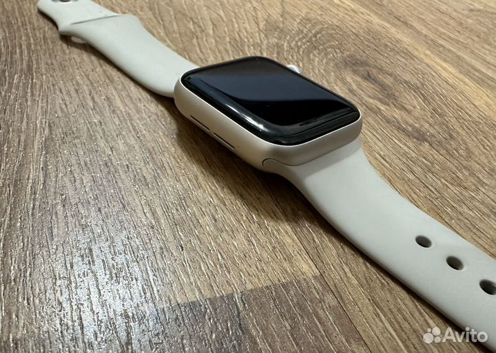 Apple Watch SE2, 40 мм, Starlight Aluminium