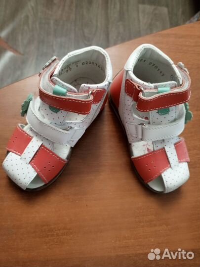 Сандалии для девочки 22 размер новые