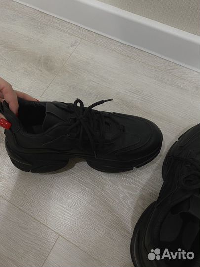 Кроссовки женские