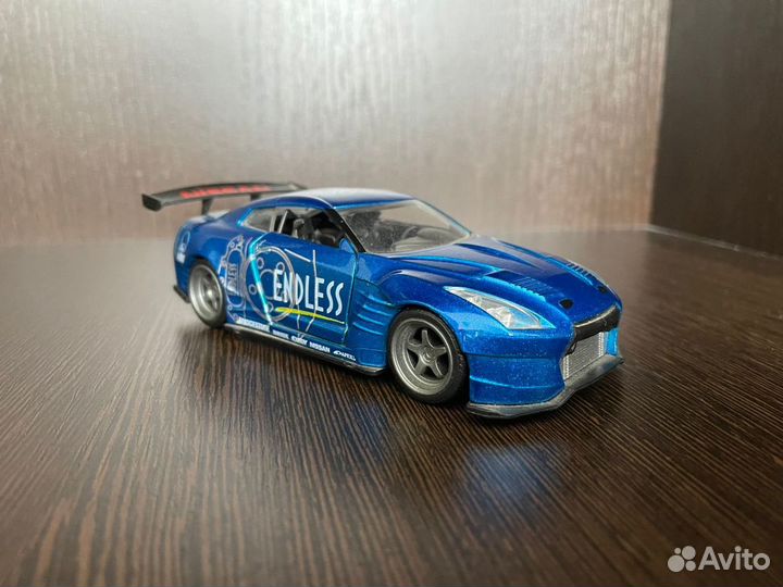 Модель nissan gt-r r35