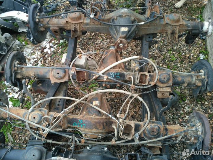 Чулок задний мост Toyota Land Cruiser 200