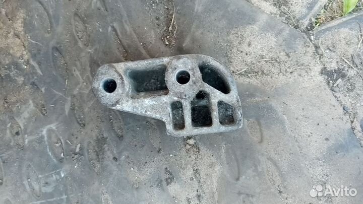 Кронштейн генератора Opel Vectra B