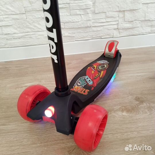 Самокат детский трехколесный с подсветкой scooter