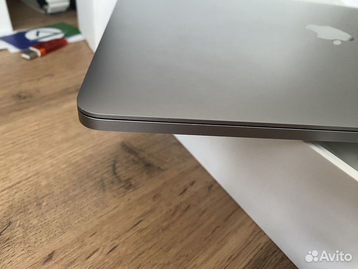 Apple MacBook pro 13 2017 8 gb