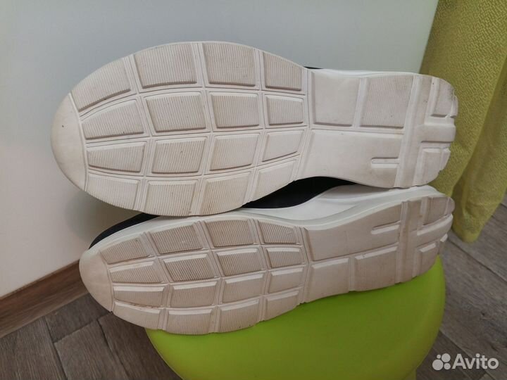 Кроссовки40 размер