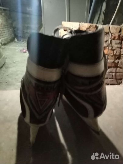 Коньки хоккейные