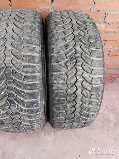 Bridgestone Blizzak Spike-01 215/55 R17