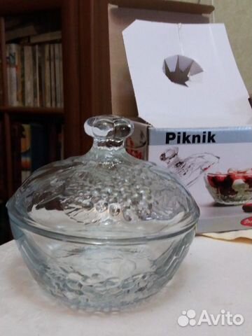Вазочка с крышкой стеклянная новая