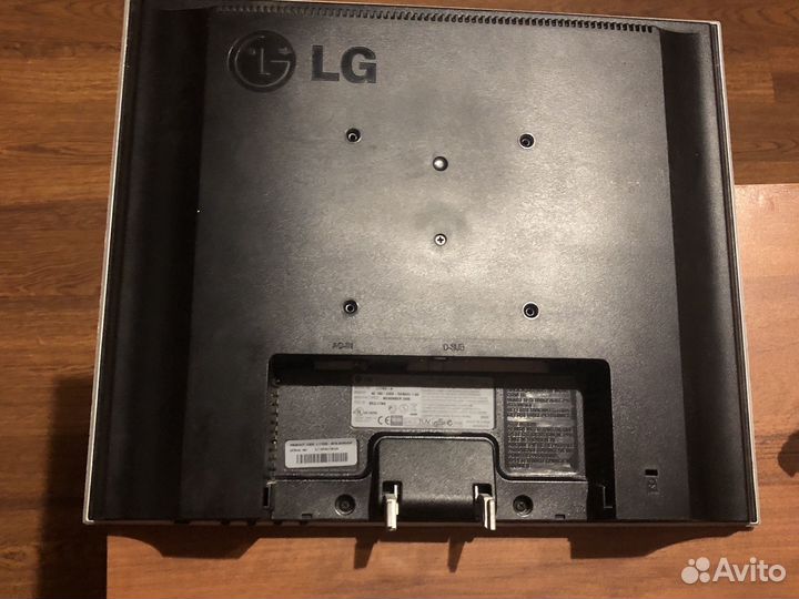 Монитор LG Flatron L1732S б/у