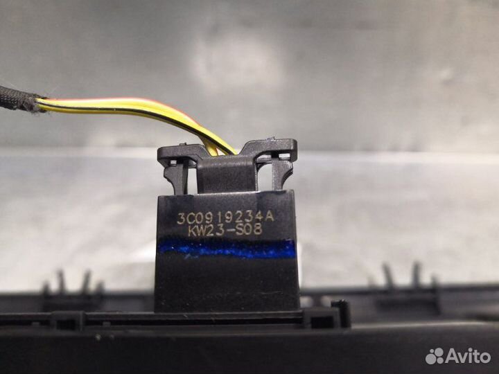 Рамка магнитолы Volkswagen Passat B6 2005-2010