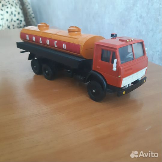 Бронь до 12.09.Модель 1 43 камаз 53213 молоковоз