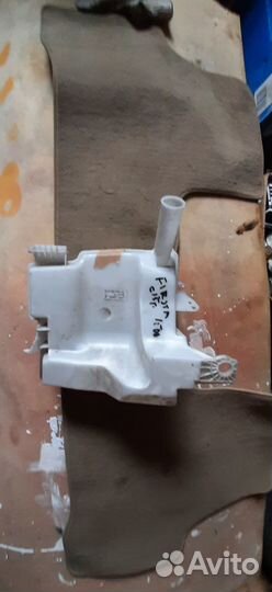 Бачок омывателя лобового стекла Ford Focus 3