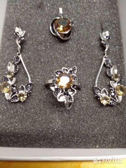 Коплект с султанитом и шпинелью