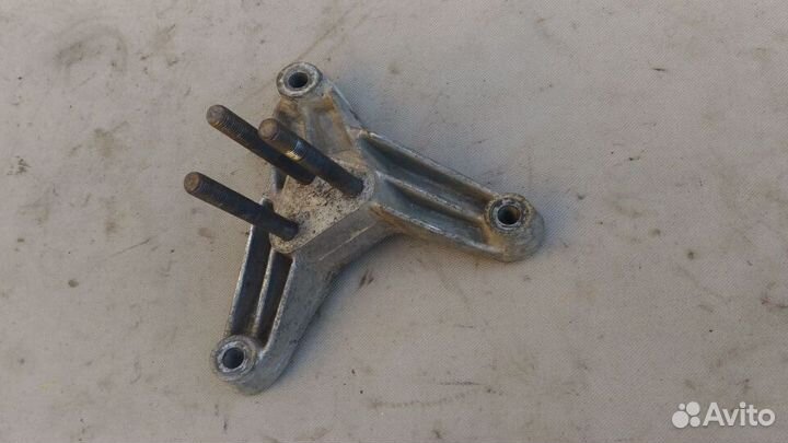 Кронштейн кпп левый для Mitsubishi Carisma (DA)