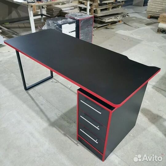 Игровой компьютерный стол