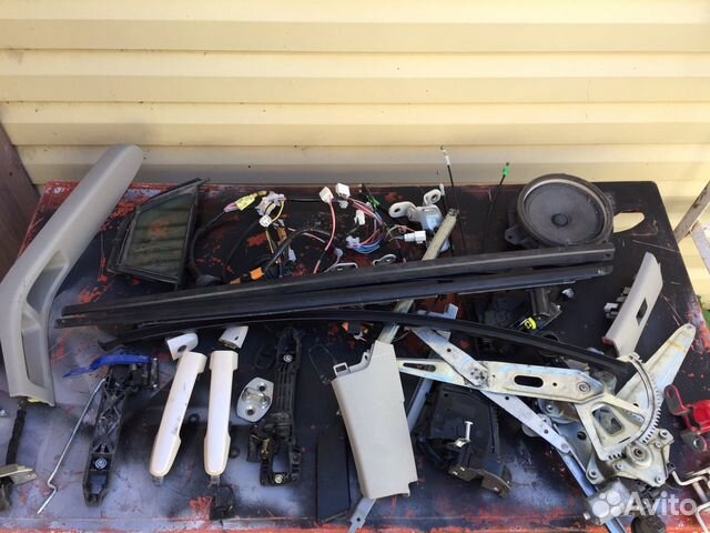 Запчасти на двери левая сторона, Тойота Витц,Ярис