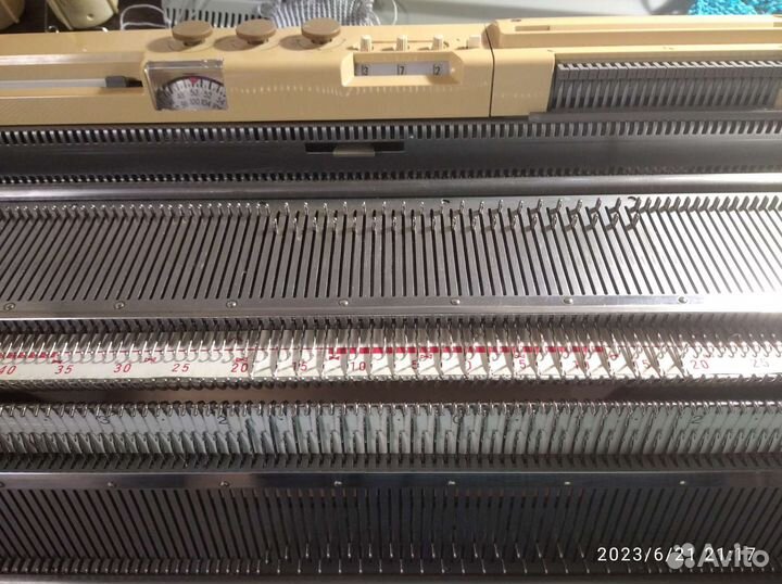 Вязальная машинка Зингер 700-60