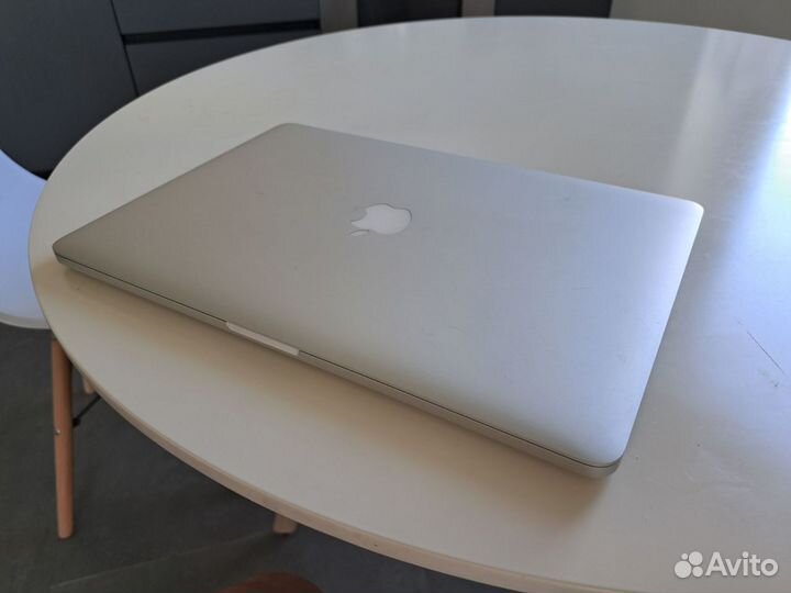 Apple MacBook Pro 15 mid 2015 16gb 256