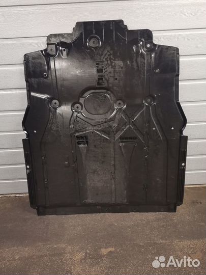 Защита двигателя GLA W247