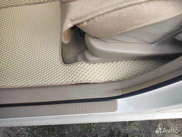 Автомобильные коврики на Toyota Ipsum 20