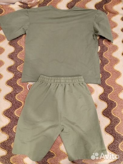 Комплект новых шорт и кофты