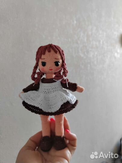 Вязаная кукла ручной работы