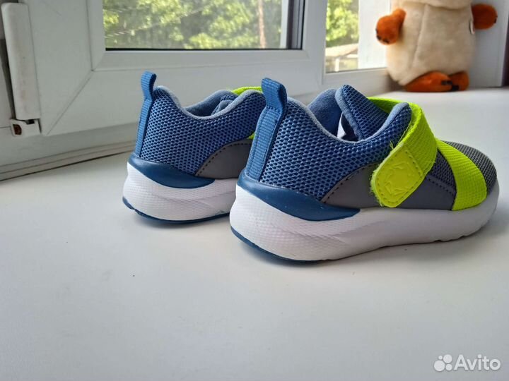 Кроссовки детские 23 размер