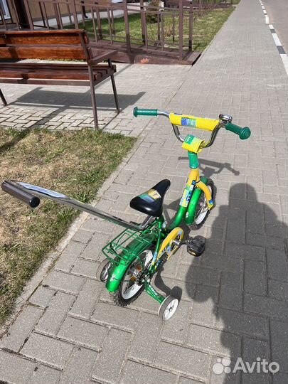 Детский велосипед с ручкой