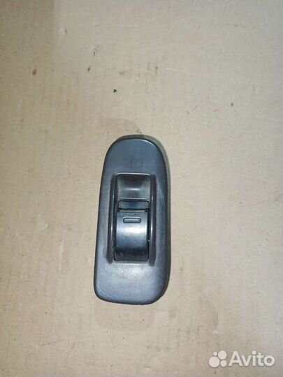 Кнопка стеклоподъемника левая Toyota Hiace 1996г