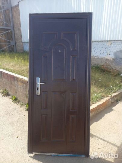 Дверь входная металлическая