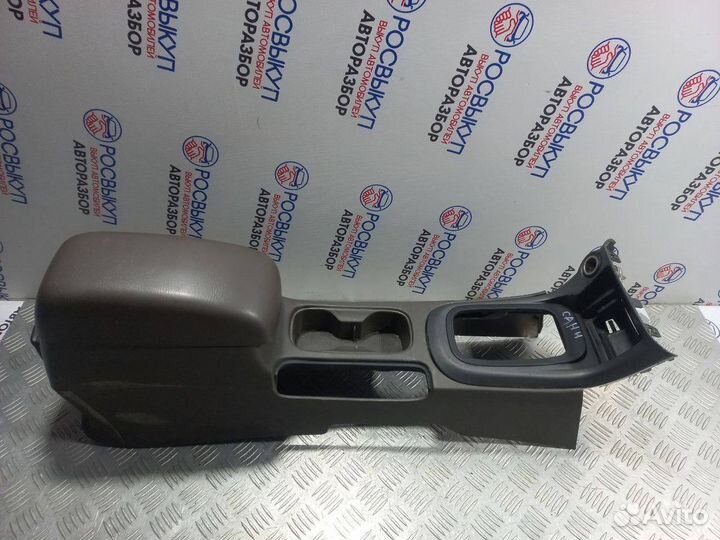 Подлокотник Nissan Sanny