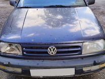 Volkswagen Vento 1.8 MT, 1992, битый, 330 121 км, с пробегом, цена 120 000 руб.