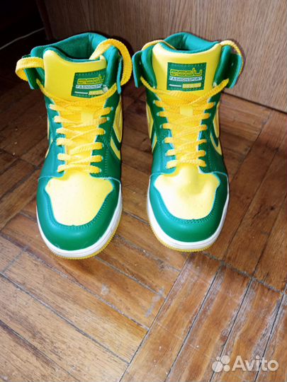 Кроссовки высокие