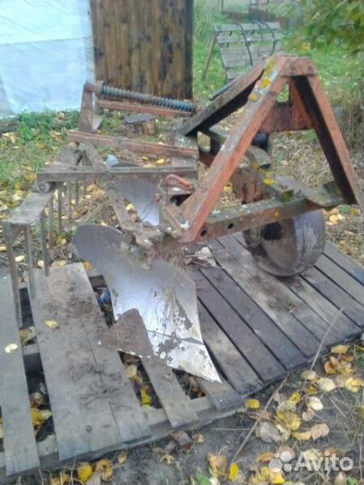 Вспашка земли трактором, расчистка участков