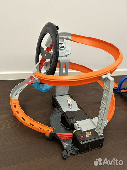 Гоночный трек hot wheels