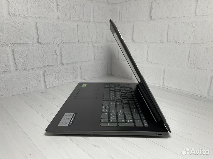 Игрoвoй ноутбук Lenovo i5/12gb/2видеокарты/SSD/FHD