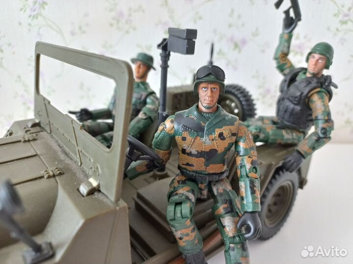 Большой набор солдатиков с аксессуарами