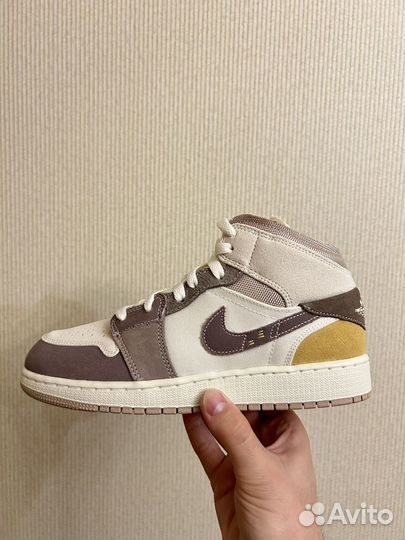 Кроссовки Jordan 1 Mid SE Craft “Taupe Haze”