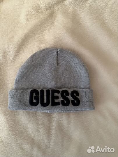 Шапка guess
