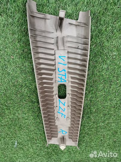 Обшивка стойки кузова передняя правая Toyota Vista