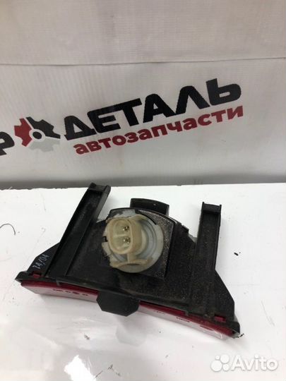 Стоп-сигнал Nissan Primera P12 седан QG 16 1.6