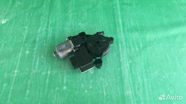 Моторчик стеклоподъемника зад левого Audi A3V8