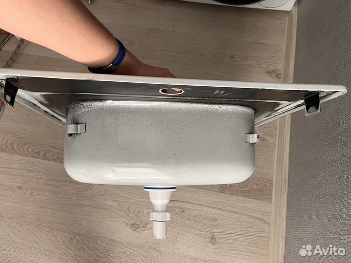 Кухонная мойка, смеситель