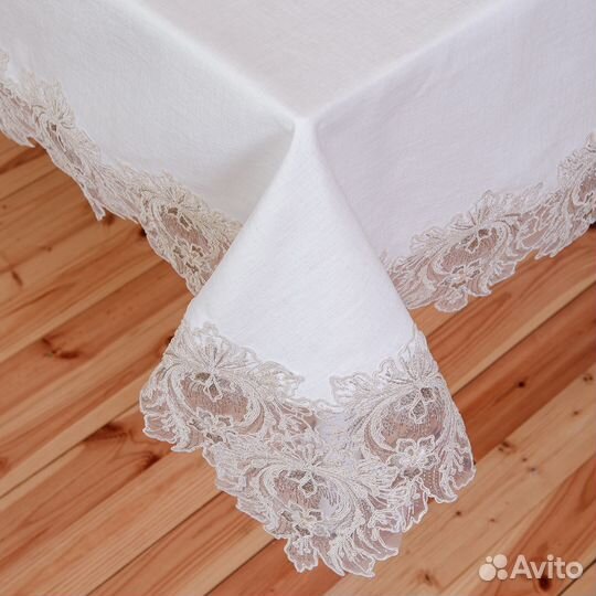 Скатерть из льна с кружевом