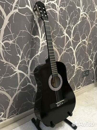 Клаасическая гитара 7/8 черного цвета