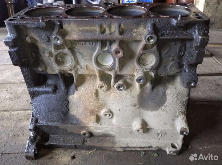 Блок двигателя ауди 80,авт 2.0