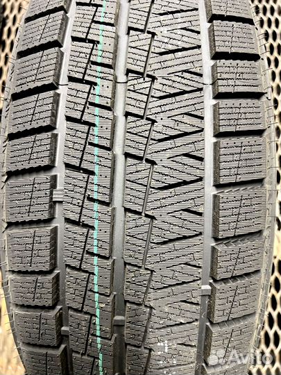Kapsen SnowShoes AW33 275/45 R20 110H