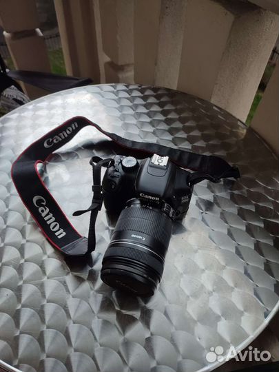 Зеркальная камера Canon 550d с объективом 18-135