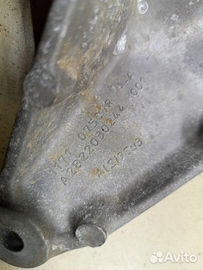 Б/У Б/У Кронштейн генератора 117107507R renault