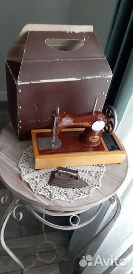 Детская швейная машинка зшм СССР и утюжок зма